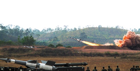Xem bộ đội tên lửa Việt Nam luyện tập