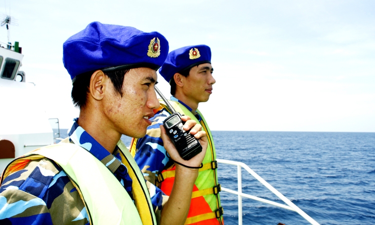 Các chiến sĩ CSB làm nhiệm vụ tuần tra kiểm soát việc thực thi pháp luật trên biển Trường Sa