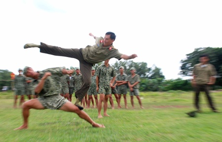 Xem đặc công Việt Nam ngụy trang luyện tập