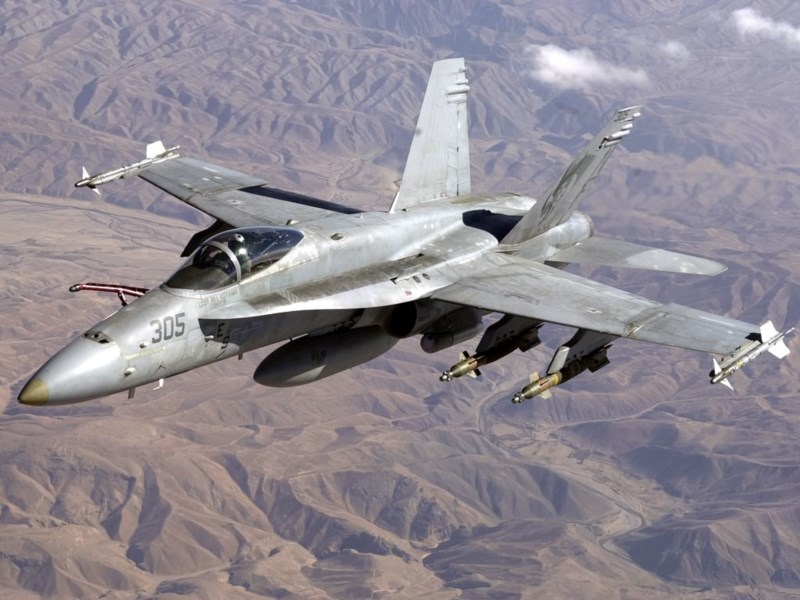 F-18 Mỹ bắn hạ Su-22 Syria, xung đột leo thang - ảnh 1