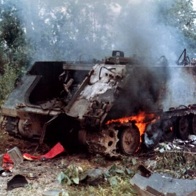 Chiếc tăng M-113 bị B-41 tiêu diệt trong trận Đường 9 - Nam Lào