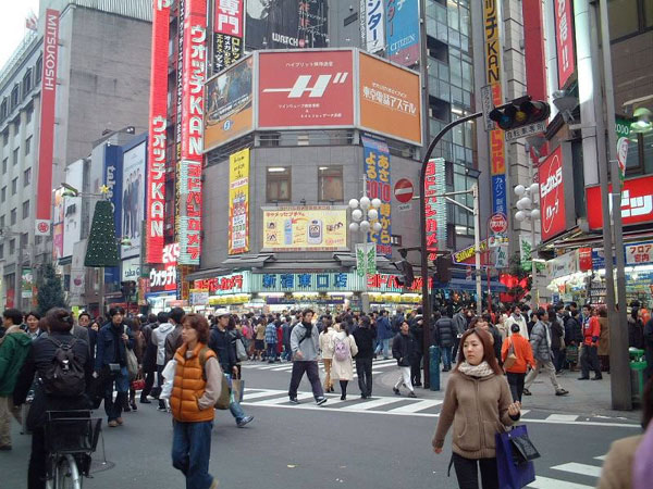 Nhật Bản: 'Trốn' khủng hoảng bằng nợ nần ngất ngưởng