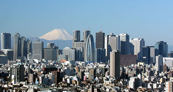 Nhật Bản: 'Trốn' khủng hoảng bằng nợ nần ngất ngưởng