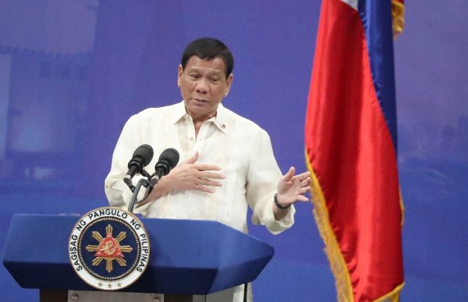 Ông Duterte lại đòi chiếm đảo ở Biển Đông