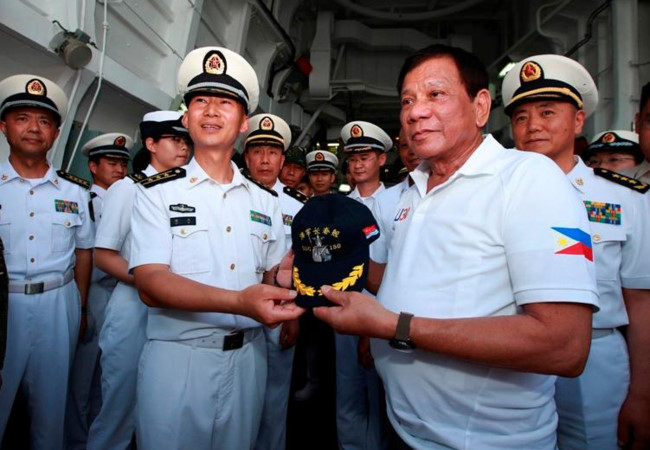 Philippines nghiên cứu tập trận chung với Trung Quốc để giảm lệ thuộc Mỹ
