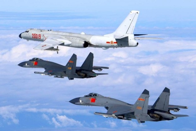 Máy bay ném bom Trung Quốc diễn tập ở Biển Đông