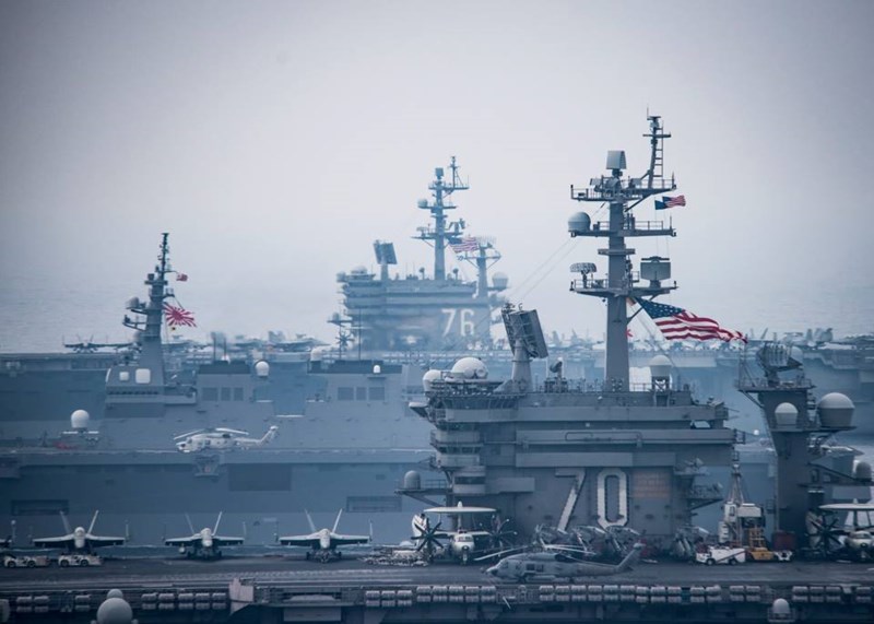 2 tàu sân bay Mỹ cùng tàu Nhật thị uy gần Triều Tiên - ảnh 1