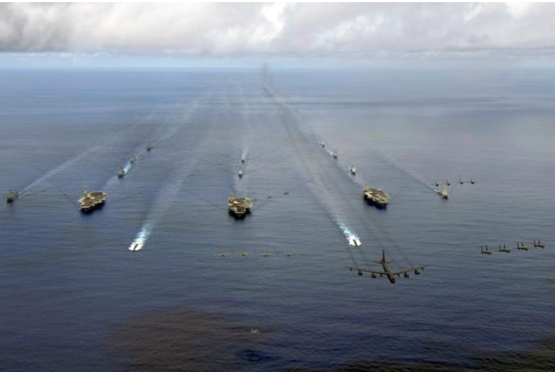 3 đội tàu sân bay tấn công USS Nimitz, USS Kitty Hawk, USS John C. Stennis cùng tham gia cuộc tập trận chung Tấm khiên Valiant ở gần đảo Guam (tây Thái Bình Dương) tháng 8-2017. Ảnh: REUTERS