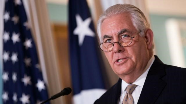 Ngoại trưởng Mỹ Rex Tillerson đang bắt tay với Quốc hội cứu thỏa thuận hạt nhân Iran trước đe dọa hủy bỏ của Tổng thống Donald Trump. Ảnh: GETTY IMAGES